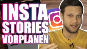 Schriftzug mit "Insta Stories Planen", rechts daneben ein Mann mit brille und senfgelben Pullover. Im Hintergrund sieht man das Instagram Logo.